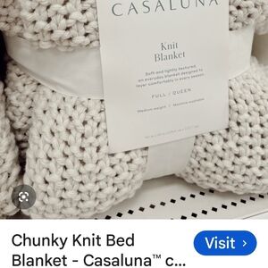 Casaluna Chunky Knit Blanket White King PLEASE NO LOW BALL OFFERS.